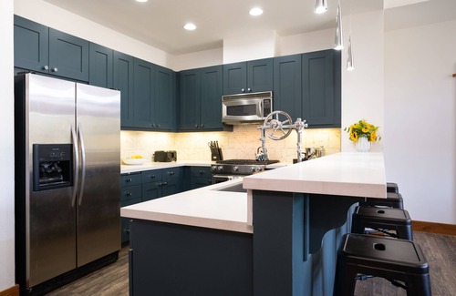 Truckee Condo | Luxury Top Floor Residence in the Village at Northstar - Catamount 403