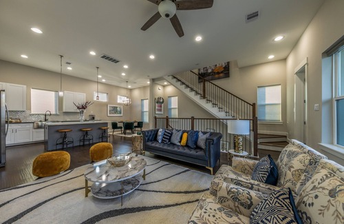 South Central Houston House | Luxury Townhome in Downtown Houston, TX 3BR 3.5Bath