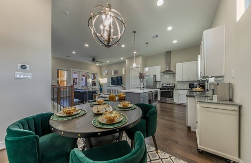 South Central Houston House | Luxury Townhome in Downtown Houston, TX 3BR 3.5Bath