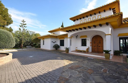 Antequera Villa | Luxury, tranquillity and culture near El Torcal de Antequera