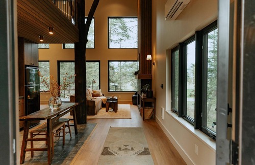 Columbia Falls House | Luxury Treehouse Retreat Near Glacier Park