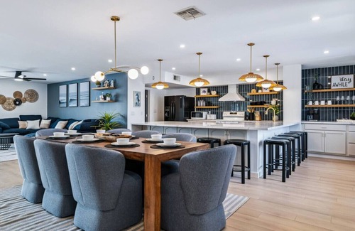 Lake Havasu City Apartment | Luxury Tropical Playhouse 2.0 | Golf | Pickleball