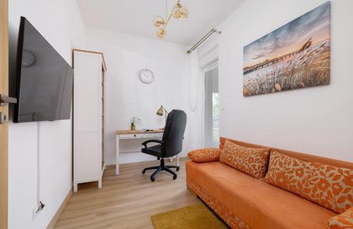 Katowice Apartment | Luxury Two Bedroom Apartment with Terrace and Garage by Renters Prestige