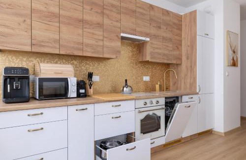 Katowice Apartment | Luxury Two Bedroom Apartment with Terrace and Garage by Renters Prestige