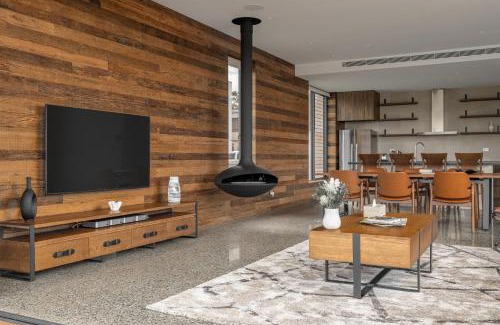 Mount View Apartment | Luxury Two Bedroom with Vineyard Views The Reserve Retreat U10