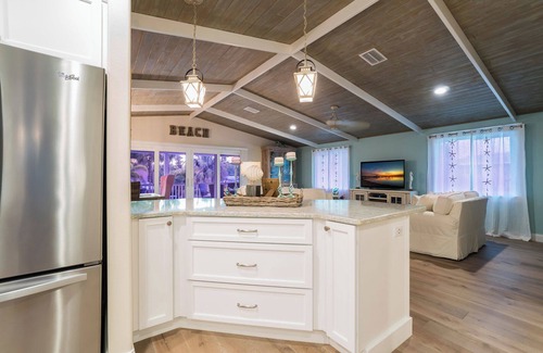 Anna Maria House | Luxury Upscale Beach Home Gulf of Mexico, Private Heated Pool/Spa. Opt. Golfcart