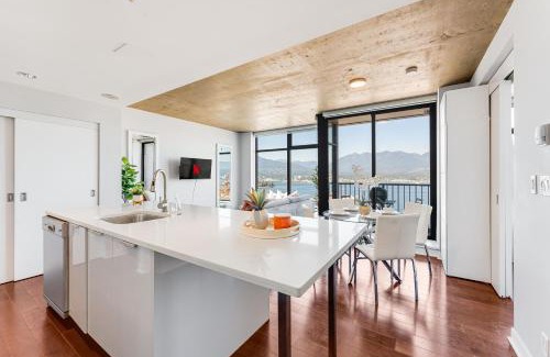 Gastown Apartment | Luxury Urban Escape with Million-Dollar Vancouver Views
