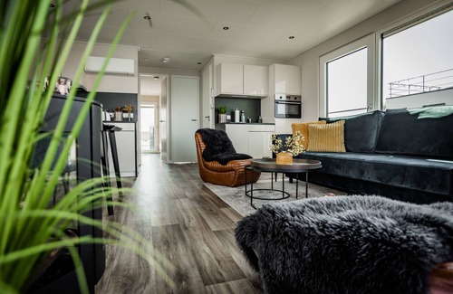 Ribnitz Boat Rental | Luxury vacation on the floating house at the coast of the Baltic Sea