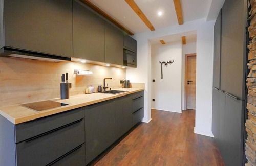 Schwalefeld Apartment | Luxury vacation apartment "Jägerheim" Alte Försterei (Old Forester's House)