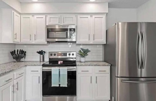 Arlington House | Luxury Vacation Home with private pool.