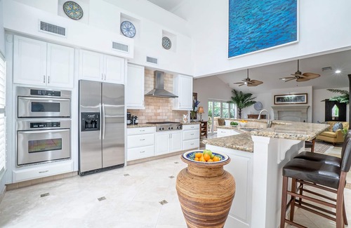Southside House | Luxury Vacation Resort Experience. 10 min to beaches, restaurants, golf & shops.