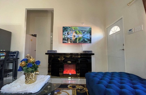 Portmore House | Luxury Versace-Inspired Stay in Portmore – Stylish & Comfortable 2 Bedrooms