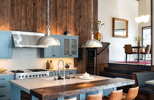 Truckee House | Luxury View Home - Hot Tub-Fire Pit-perfect for 2 Couples or 1 family