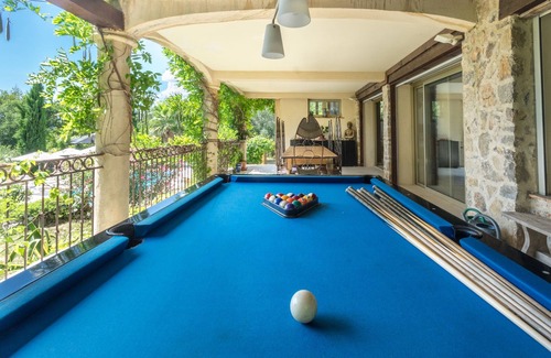Saint-Paul-en-Foret Villa | Luxury villa with heated pool, gym, pool table, table tennis, boules, fab views.