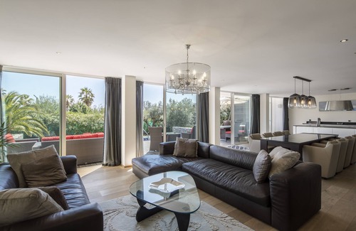 Sete Resort | LUXURY VILLA, 10 PEOPLE, FEET IN THE WATER, BEACHFRONT