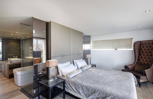 Sete Resort | LUXURY VILLA, 10 PEOPLE, FEET IN THE WATER, BEACHFRONT