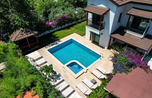Dalyan City Center Villa | Luxury villa 5 minutes from scenic town center and river