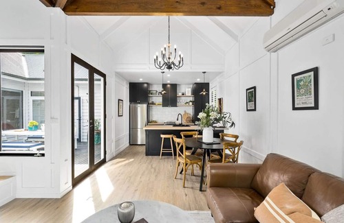 Daylesford Villa | Luxury villa - a stones throw from the lake