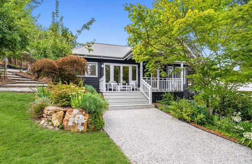 Daylesford Villa | Luxury villa - a stones throw from the lake
