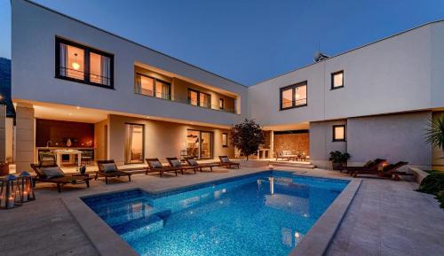 Kastel Sucurac Villa | Luxury villa Adris with heated pool, Gym, sauna - Split