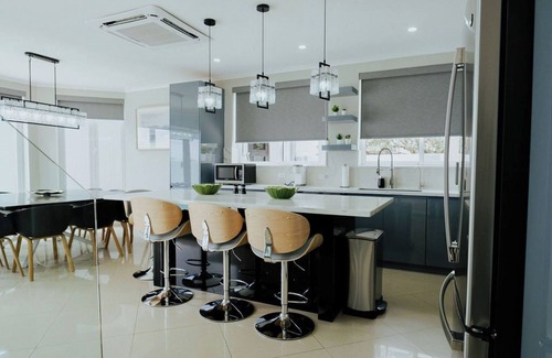 Keito Villa | Luxury Villa ArisolnHome in Noord, Aruban14 guests 6 bedrooms 5.5 bath