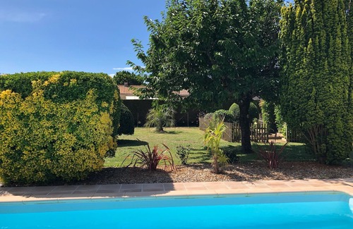 Jard-sur-Mer Villa | Luxury villa, beautiful swimming pool and wooded grounds. With Wifi.