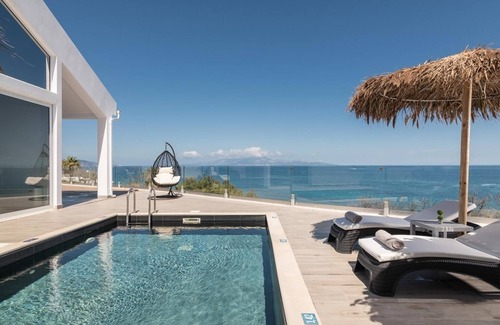 Neromilos Villa | Luxury Villa Cavo Mare Meltemi with pool & jacuzzi
