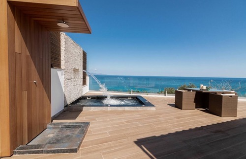Neromilos Villa | Luxury Villa Cavo Mare Meltemi with pool & jacuzzi