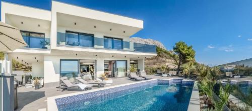 Stanici Villa | Luxury Villa Happiness Private Pool, Jacuzzi, Sauna & Gym Near the Beach