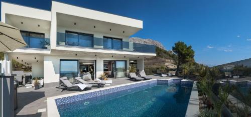Stanici Villa | Luxury Villa Happiness Private Pool, Jacuzzi, Sauna & Gym Near the Beach