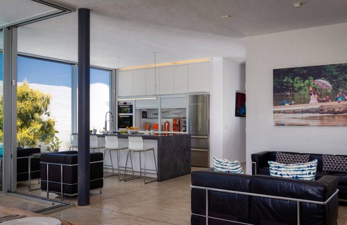 Guatiza Villa | Luxury Villa in Guatiza-3 Bedrooms-5 Pax-Heated pool-Wi-Fi-Sea view-Chill out