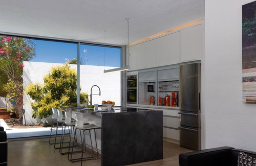 Guatiza Villa | Luxury Villa in Guatiza-3 Bedrooms-5 Pax-Heated pool-Wi-Fi-Sea view-Chill out