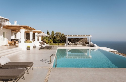 Imerovigli Villa | Luxury Villa in Imerovigli. 9 Bedrooms, accommodates 18 guests. Offers privacy.
