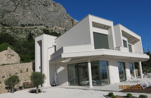 Podgora Villa | Luxury Villa in Podgora – 4 Bedrooms, Heated Pool, Sea View, AC & WiFi