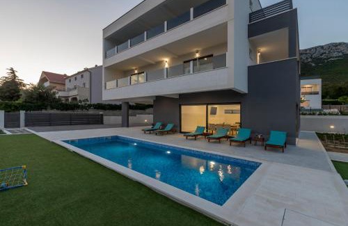 Kastel Sucurac Villa | Luxury Villa La nonna Ana - heated pool, sea view, near Split