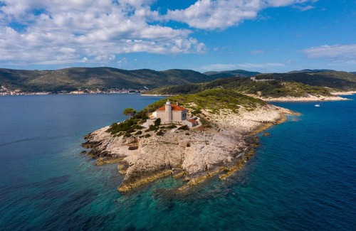 Cove Rogacic Villa | Luxury Villa Lighthouse Beyond