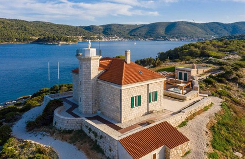 Cove Rogacic Villa | Luxury Villa Lighthouse Beyond