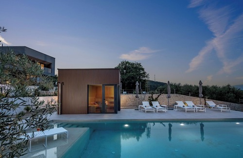 Vrbnik Villa | Luxury Villa Manatis with Infinity-Pool and Sandplace