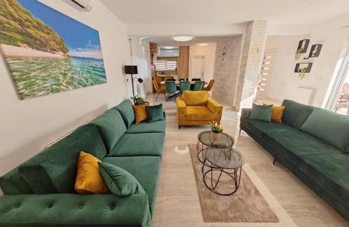 Dicmo Villa | Luxury Villa Nikoma with heated pool and whirlpool