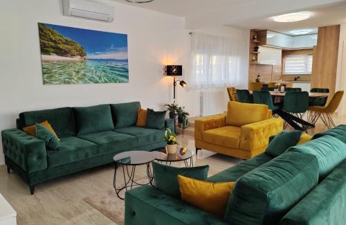 Dicmo Villa | Luxury Villa Nikoma with heated pool and whirlpool