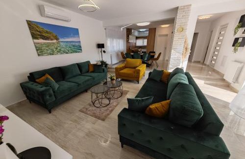 Dicmo Villa | Luxury Villa Nikoma with heated pool and whirlpool