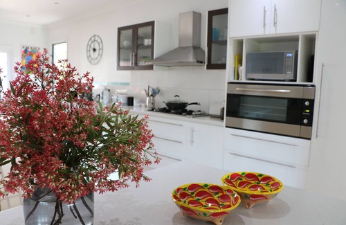 Ulladulla House | Luxury Villa, Open Fire, Spa, Harbor Views, Pets, Surfing, Snorkeling