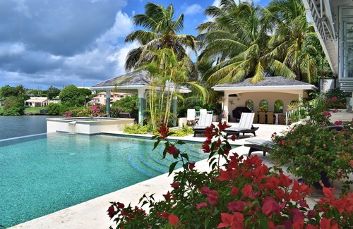 Lance aux Epines Villa | Luxury Villa right on the water and close to attractions