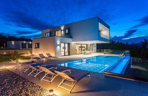 Podbablje Villa | Luxury Villa Sunrise dream with heated pool, jacuzzi, 10000sqm plot
