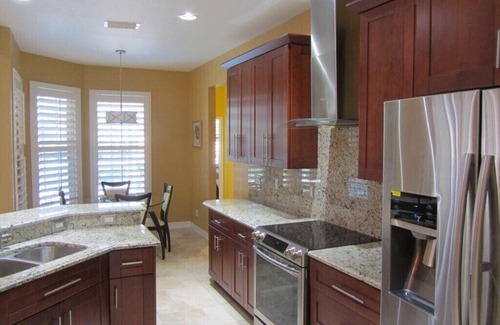 Pelican Villa | Luxury Villa, SW, Gulf access, Wifi, Pool & Spa, Smart TV, Roof solar panels