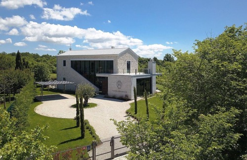 Radetici Villa | Luxury Villa Valens Residence with heated pool, sauna, gym, mini golf, wine cellar, parking, WIFI, air-conditioned in inland Istria