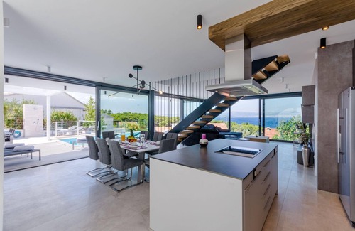 Sutivan Villa | Luxury Villa Vitae with heated infinity pool, 8 sleeps