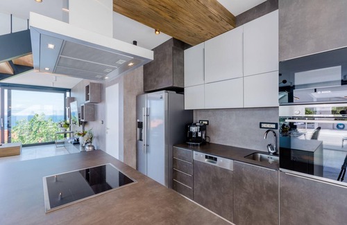 Sutivan Villa | Luxury Villa Vitae with heated infinity pool, 8 sleeps