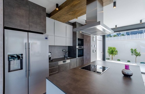 Sutivan Villa | Luxury Villa Vitae with heated infinity pool, 8 sleeps