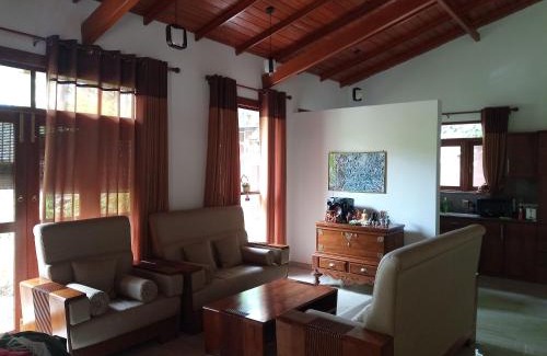 Hettimulla Hotel | Luxury Villa with BB Free WI-FI